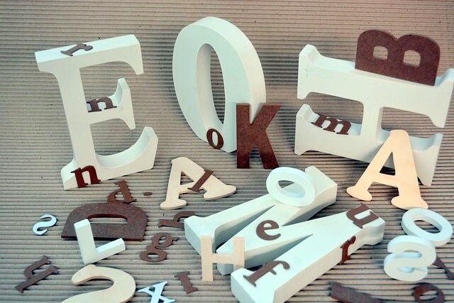 2-creative-letter-inicjal-w-prezencie